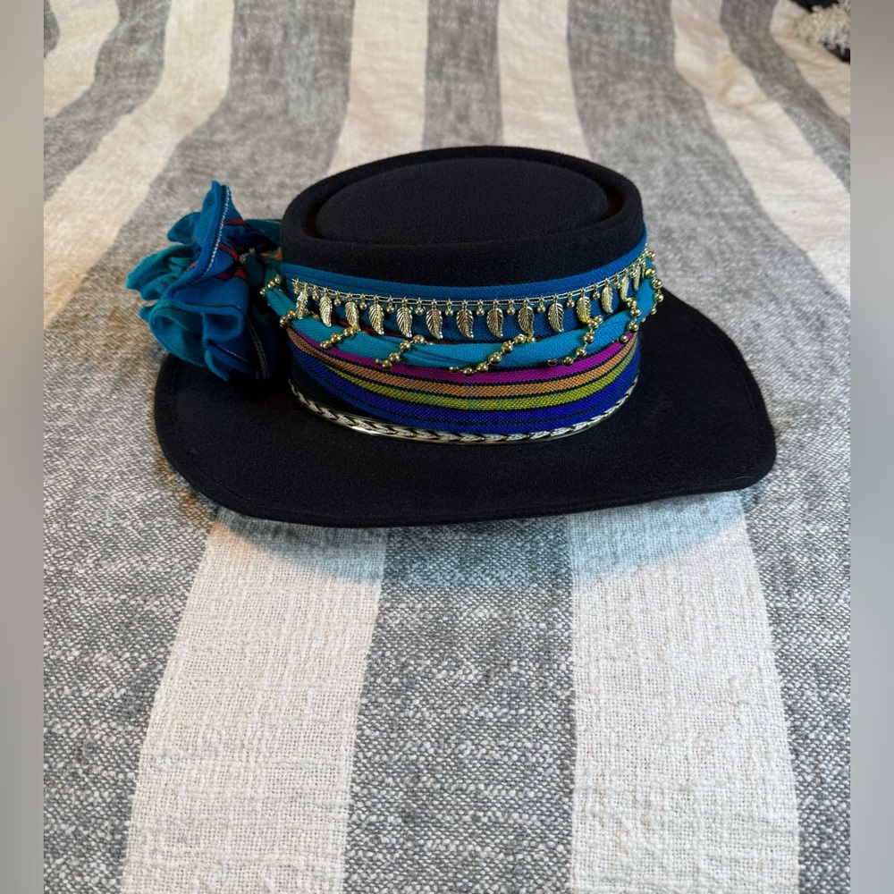 Par-Vel Hats Black Felt Western Hat with Decorative Band and Flower in Back